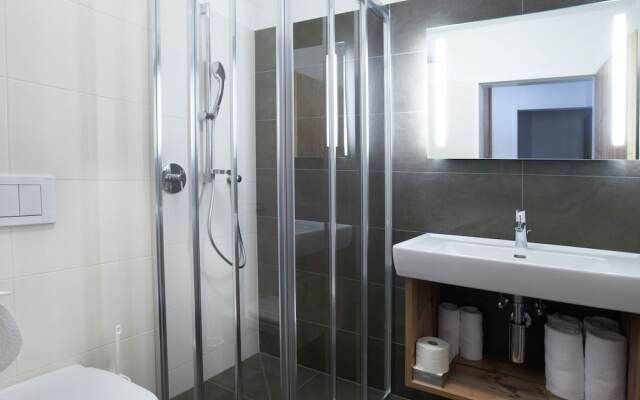 Modern Apartment Near Lake in Zell Em See