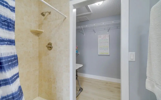 Lanai, Grill & Outdoor Pool: Melbourne Duplex!