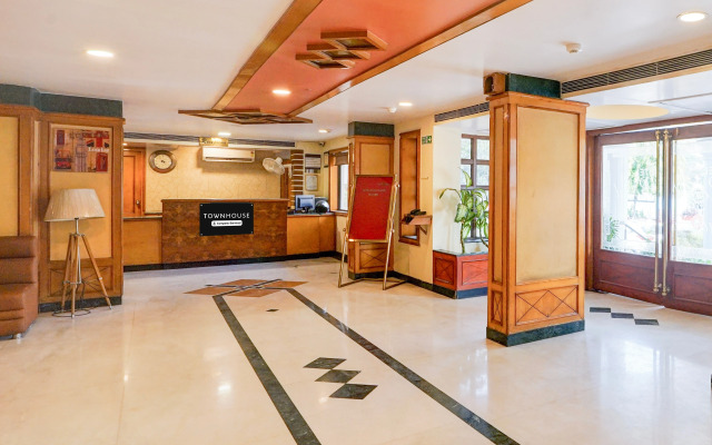 Super Townhouse Subhash Nagar Formerly Royal Palazzo