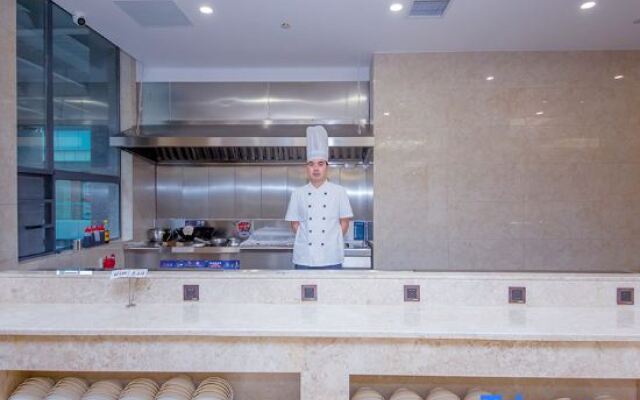 Vienna International Hotel (Huanggang Normal College Ruitian Plaza)