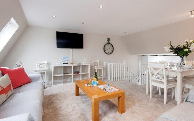 The Stephendale Road Townhouse - SL