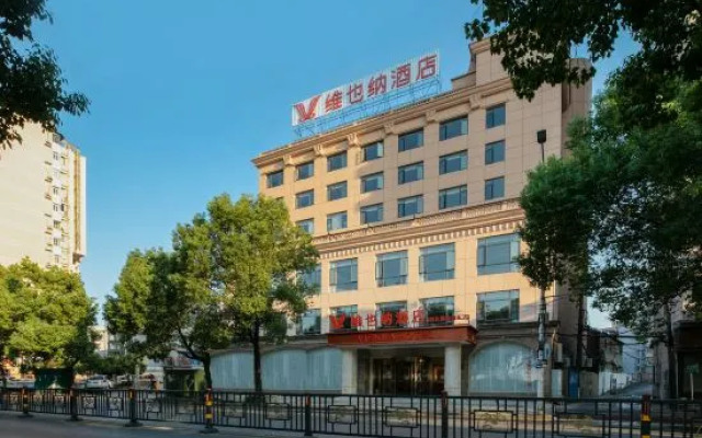 Vienna Hotel (Jiujiang Binjiang Road  Pedestrian Street)