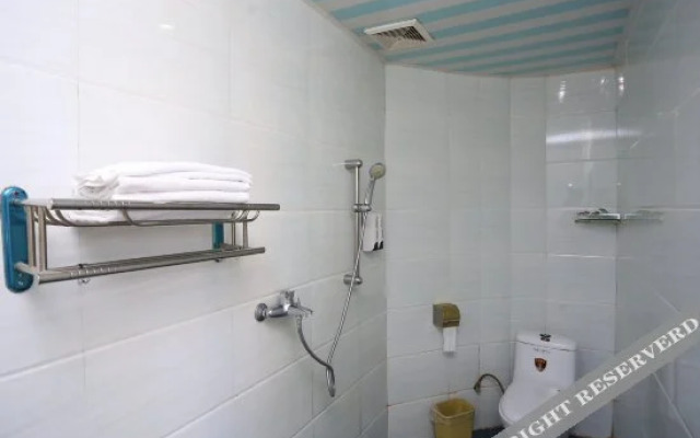 Xuhong Fashion Hotel (Shenzhen Tangkeng Subway Station)