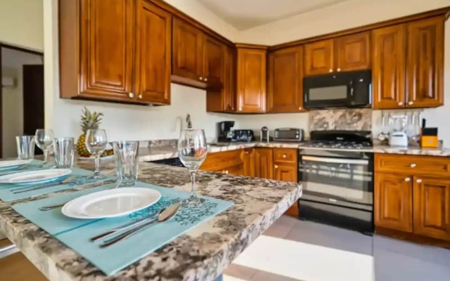 Spacious 6BR Villa w Pool Close2beach Sleeps 16
