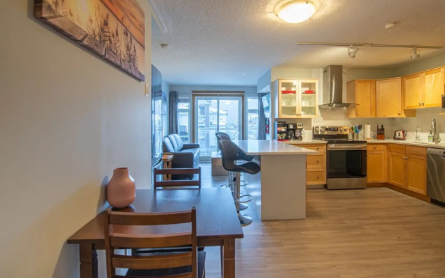 Mountain View 2 Bedroom Condo-Top Floor