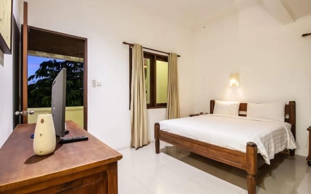 PB - Villa 5 - 4BR · 4-BR Private Pool Villa Walk to Seminyak Beach – Guest Rooms – Denpasar