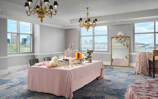 Renaissance Portsmouth-Norfolk Waterfront Hotel