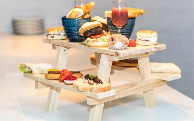 Holiday Inn Lancaster by IHG