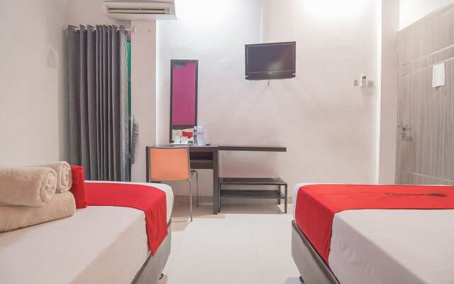 RedDoorz Plus near Undip Pleburan