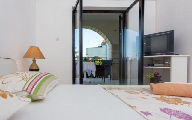 Delightful Apartment With Balcony and Sea View