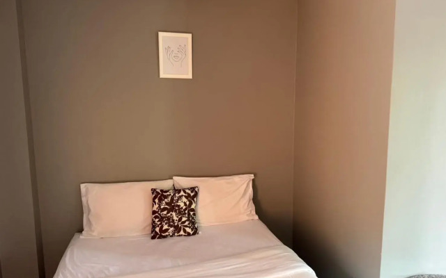 B and B Hotel