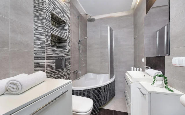 Cracow Apartment With Terrace by Renters