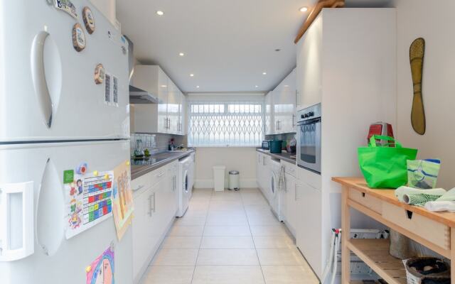 3 Bedroom Apartment Near Primrose Hill