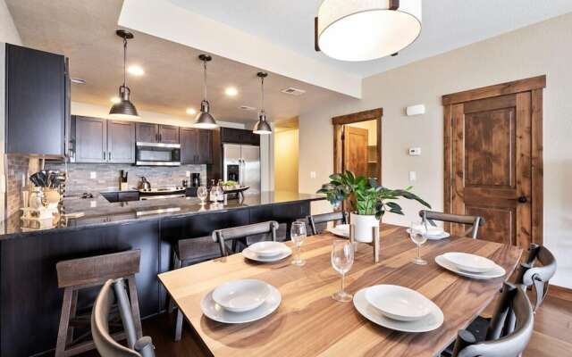 Spectacular Townhome Near Breweries and River District!