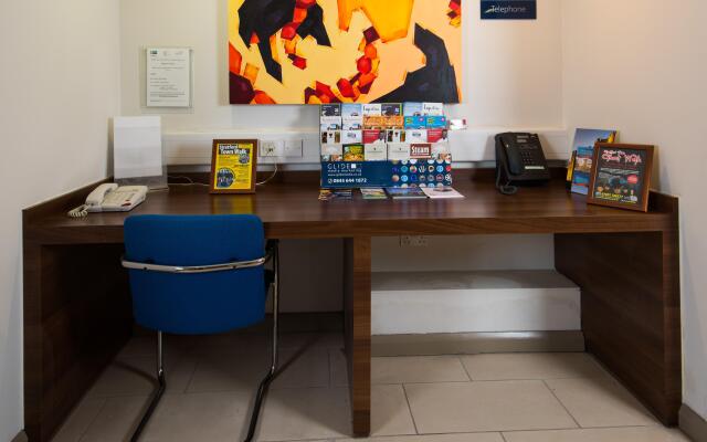 Holiday Inn Express Warwick - Stratford-upon-Avon by IHG