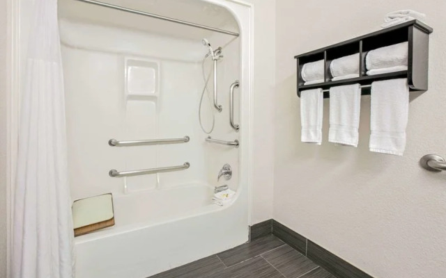 La Quinta Inn & Suites Dallas - Las Colinas