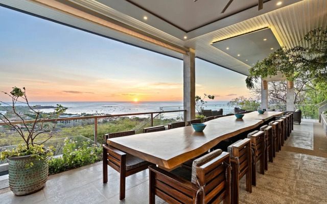 Luxury Villa: Hot Tub: Ocean Views: Fully Staffed