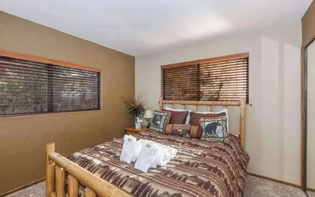 Charming Lakeside Retreat