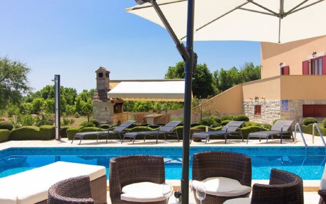 Holiday house Kova - private pool: Liznjan. Istria