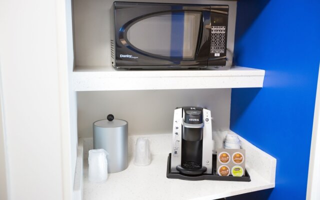 Holiday Inn Express & Suites Greenville S- Piedmont, an IHG Hotel