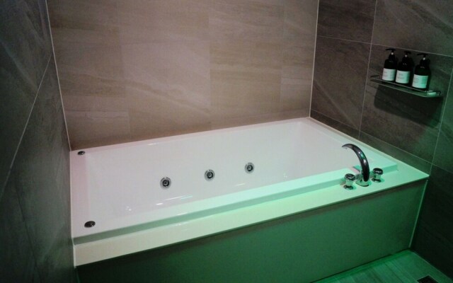 Gimhae Eobangdong Arietty Hotel A