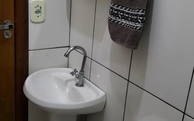 Apt encantador c/ varanda próximo ao aeroporto Jk.