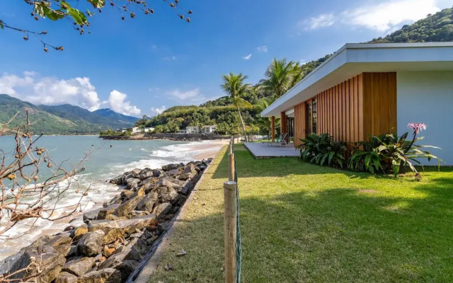 House With Private Beach in Porto Bello Mangaratiba