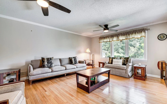 Stonecrest Family Home: Close to Panola Mountain!