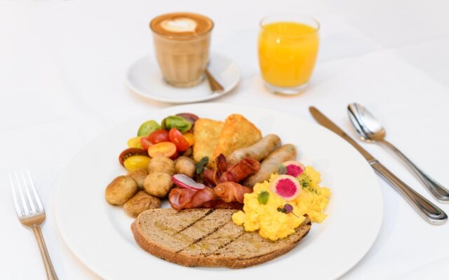 Lakeside Hotel and Conference Centre