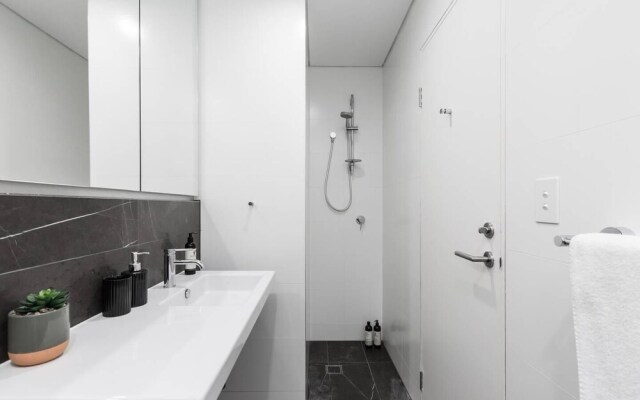 Sydney Townhouse with Parking and Deck