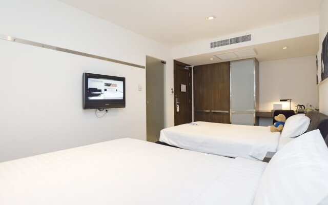 Silver Living Phrom Phong by Favstay