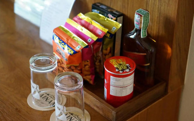 The Country Lake View Hotel