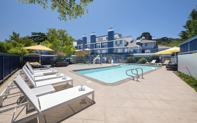 Mariposa Inn & Suites