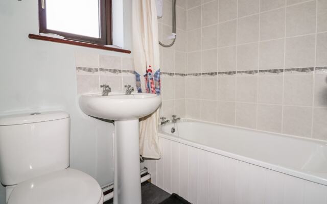 2 Waxham Court