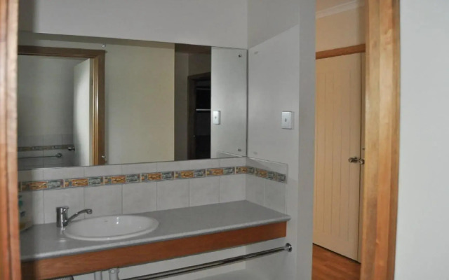 Rest A Shore Coffin Bay