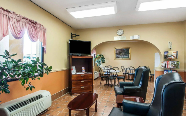Econo Lodge Inn & Suites Tuscaloosa I-20