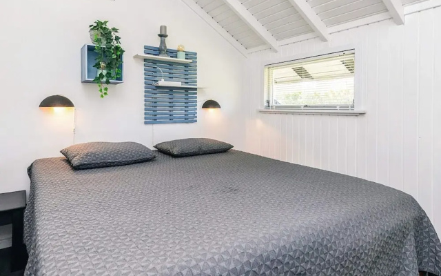 6 Person Holiday Home in Vaeggerlose