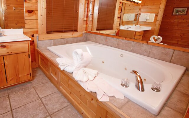 Hullabaloo - Four Bedroom Cabin