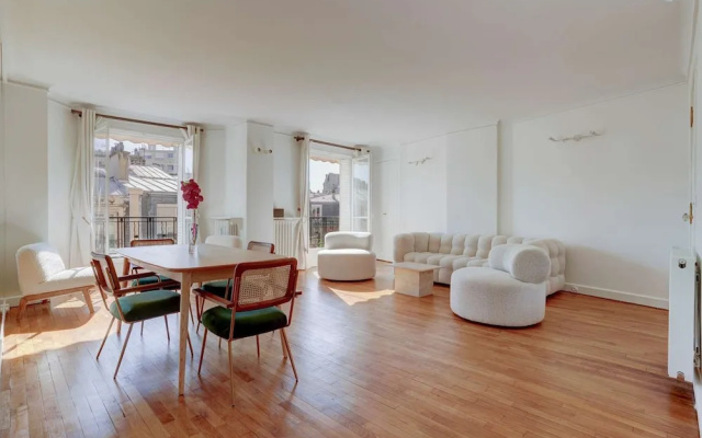Passy Glow 2BR Home in the 16th Arrondissement