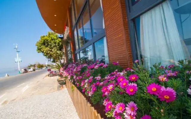 Xingyuxinyuan Lake View Holiday Hotel
