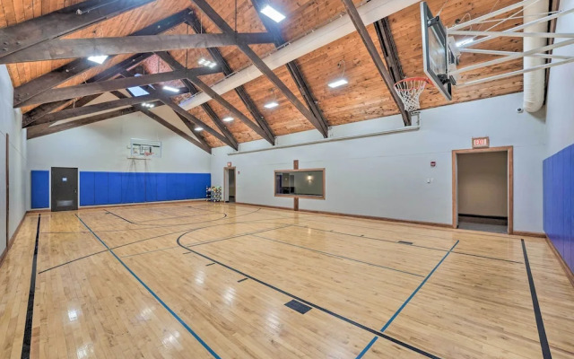 Galena Townhome w/ Deck & Golf Course View!