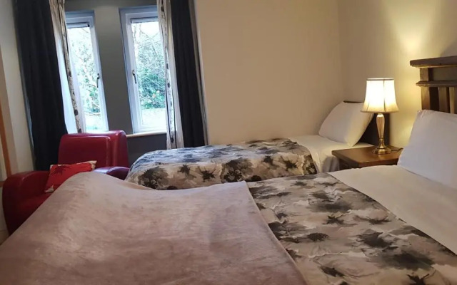 Ethan House Holiday Suites