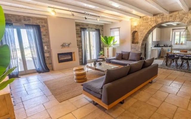 Luxury Villa Delphinus - Allparos Villas