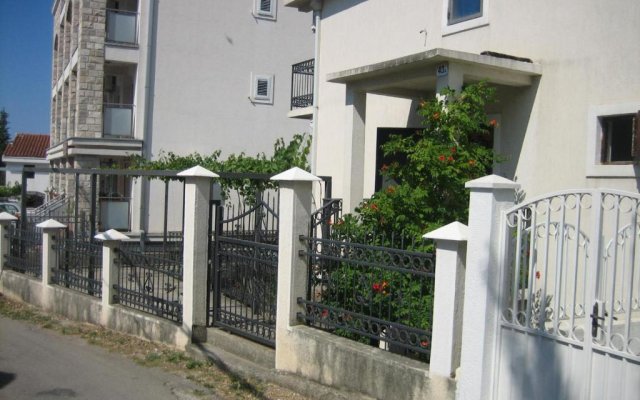 Mitko Apartments