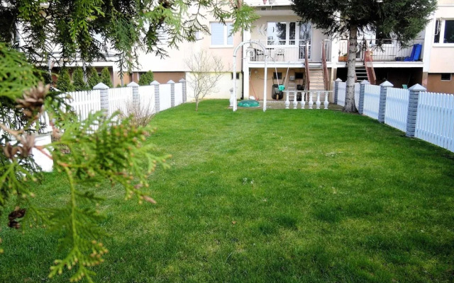 Large Holiday Apartment With a Garden in Stepnica