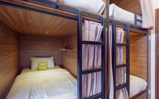 Fello Bnb Hostel Kuta - Adults Only – Guest Rooms – Kuta