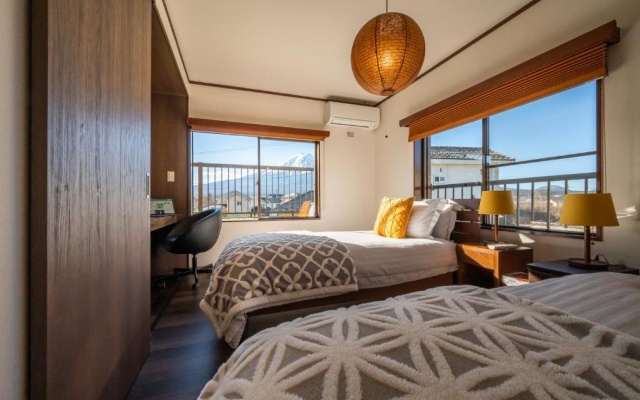 OriOri House Hotel Mt Fuji view 全室富士山ビューの貸切り宿 折々 – Guest Rooms – Fujikawaguchiko
