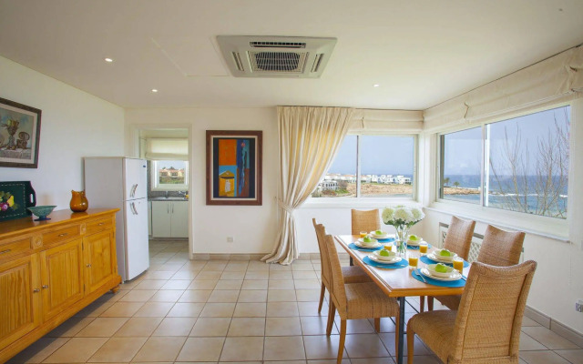 Alia Seafront Suite