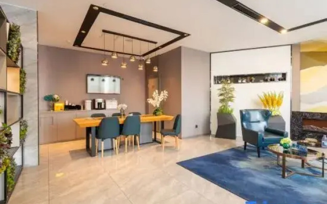 Rujia Business Hotel