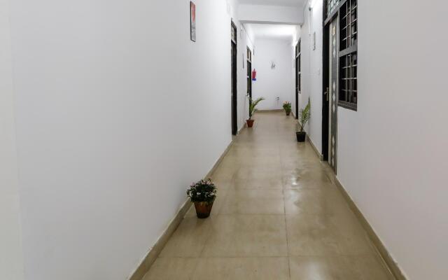 OYO 68697 Hindon Residency